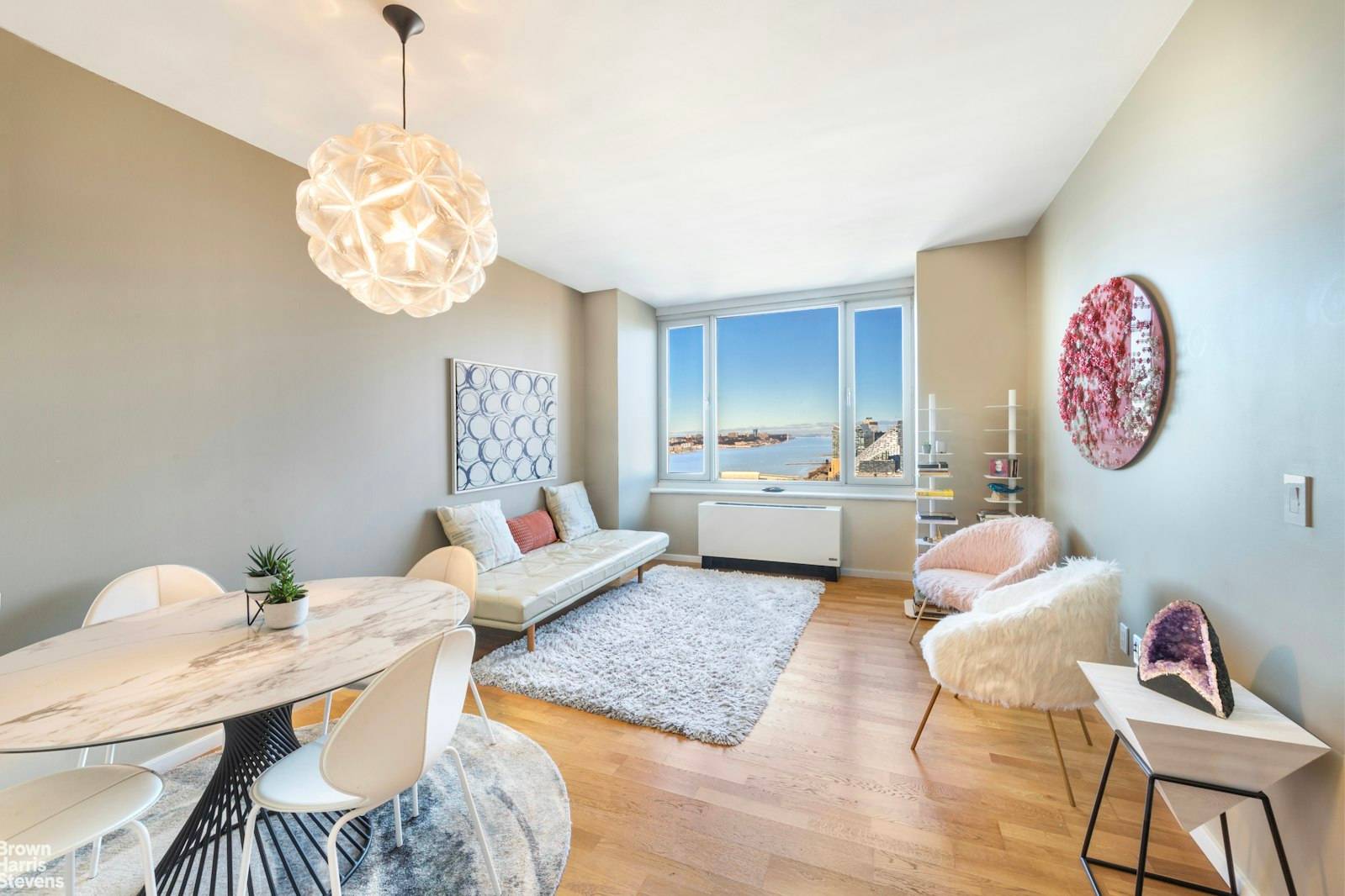 Modern Apartment with Breathtaking Views Picturesque expansive Hudson River Views with sweeping Midtown skyline backdrop from every window of this modern, 2 bedroom, 2 bath condominium residence on the 37th ...