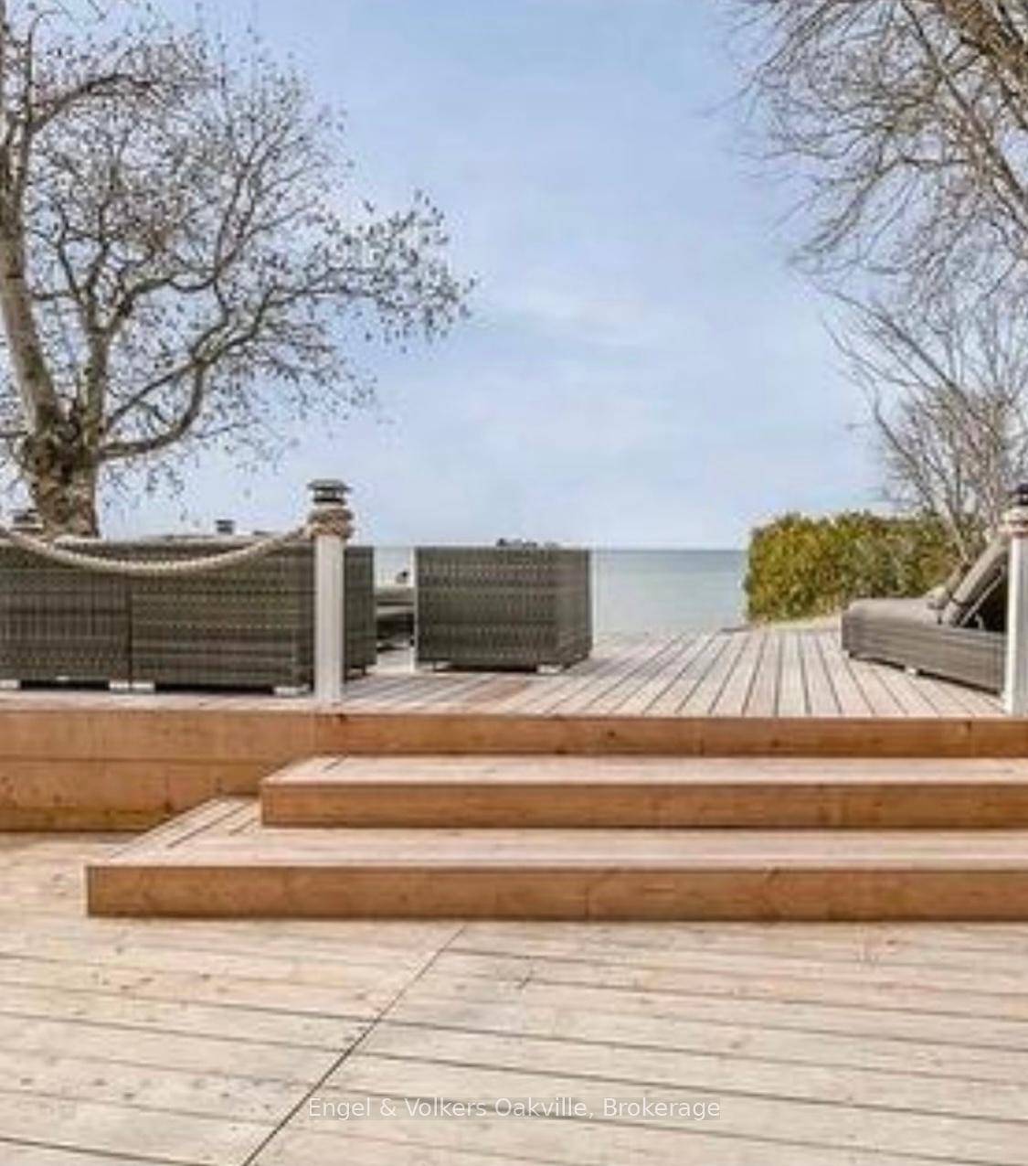 WATERFRONT FOUR SEASON BEACH HOUSE BUNGALOW, offering the best waterfront property value in Tiny Beaches !