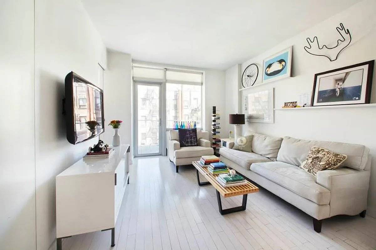 The 425 East 13th Street Condominium known as A Building is located in East Village between First Avenue and Avenue A.