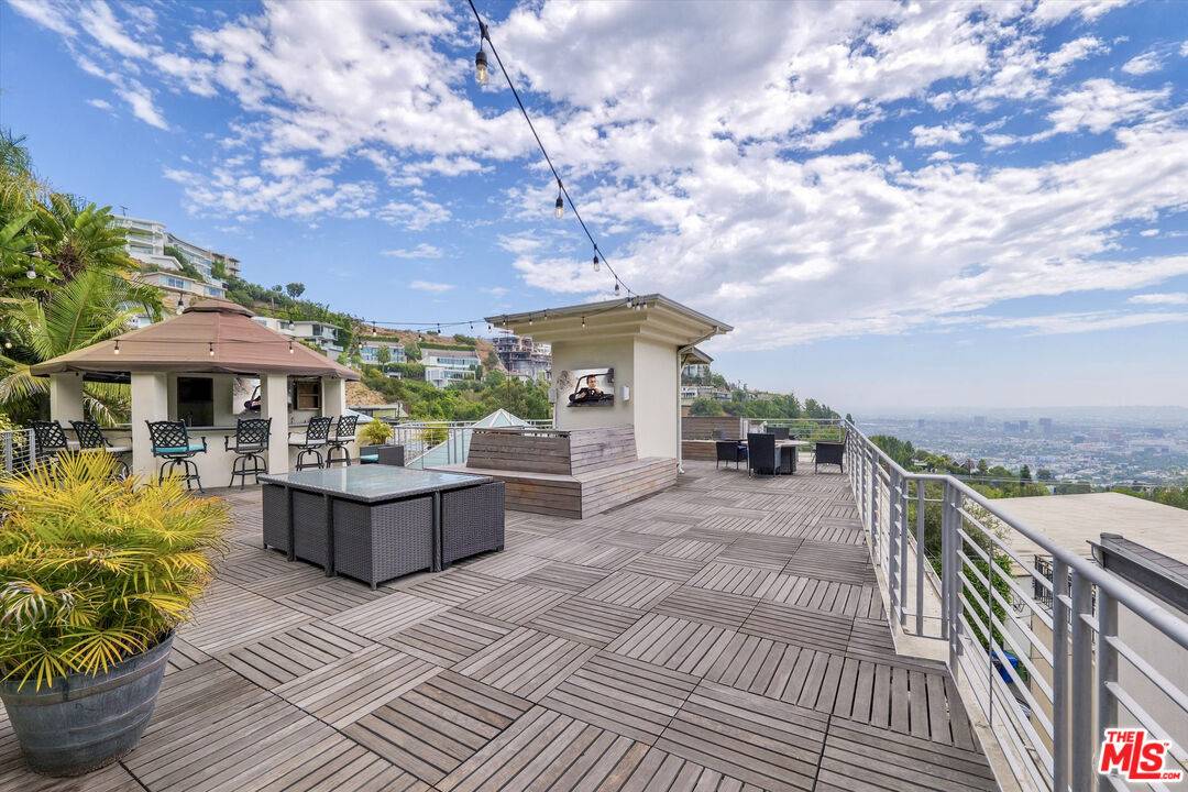 8835   Evanview Dr 6BR Sunset Strip La