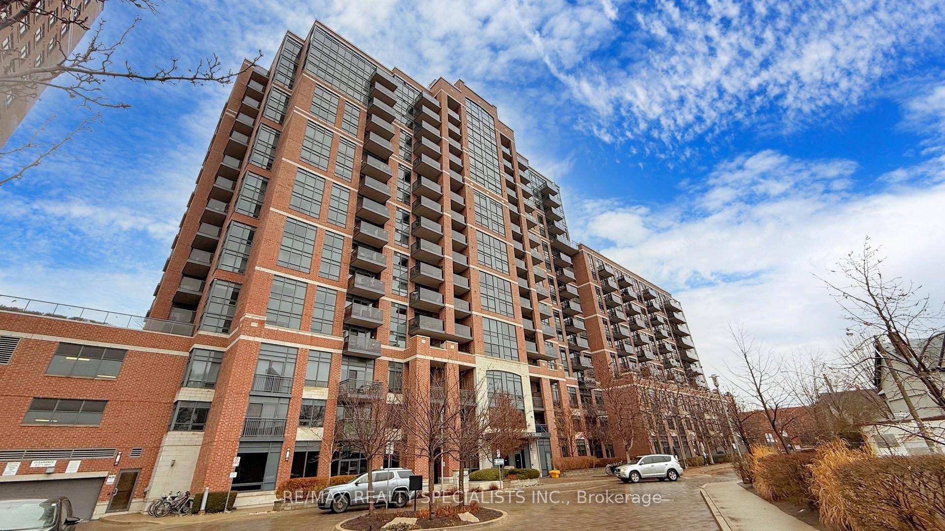 Welcome to Heintzman Place A Bright amp ; Spacious 2 Bedroom Condo in the Heart of The Junction !