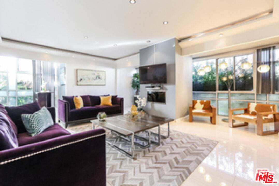 370 S Elm Dr 3BR Beverly Hills La