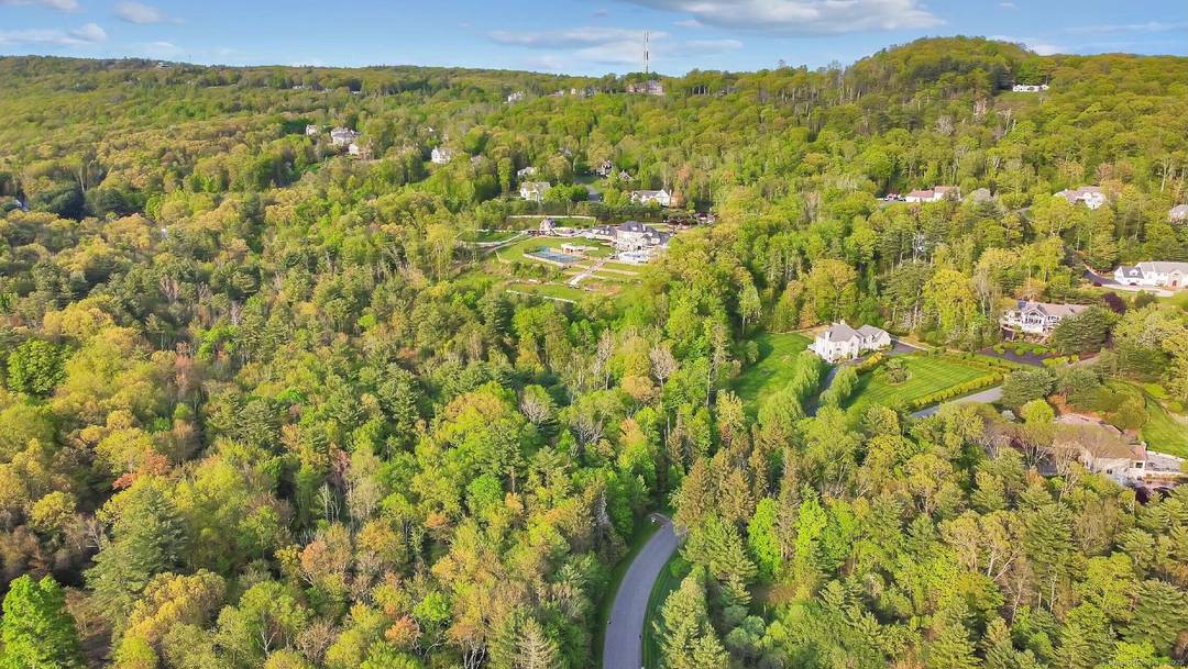 STUNNING AND JUST WHAT YOU HAVE BEEN WAITING FOR !