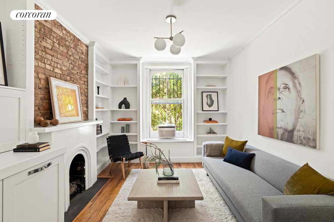 Warren Place lies just beyond the wrought iron gates on Warren Street and opens to one of Brooklyn's hidden jewels.