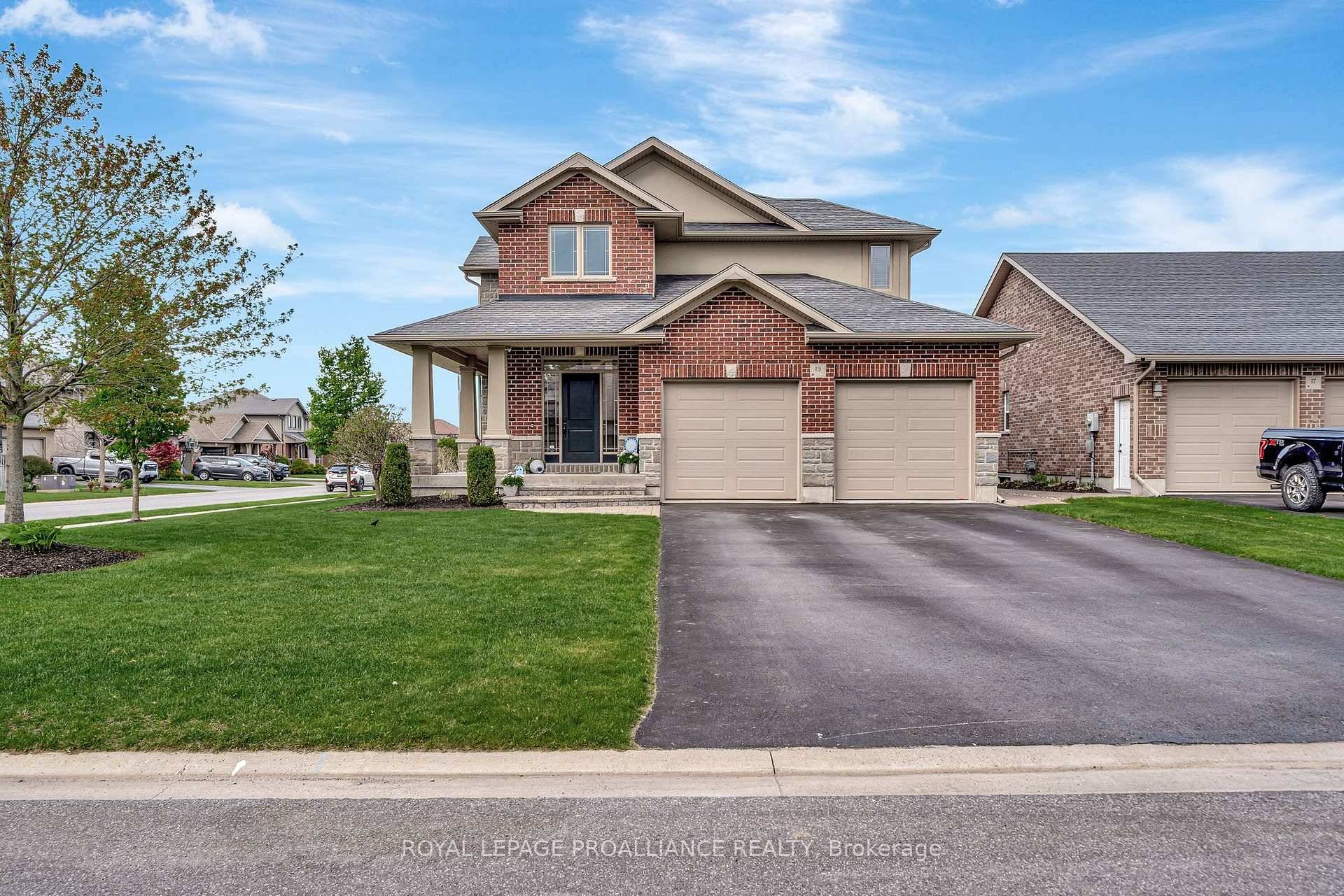 This beautifully appointed 2 storey home offers 4 1 bedrooms, 4 bathrooms, and a perfect blend of luxury, comfort and practicality in one of Belleville's most desirable neighbourhoods.