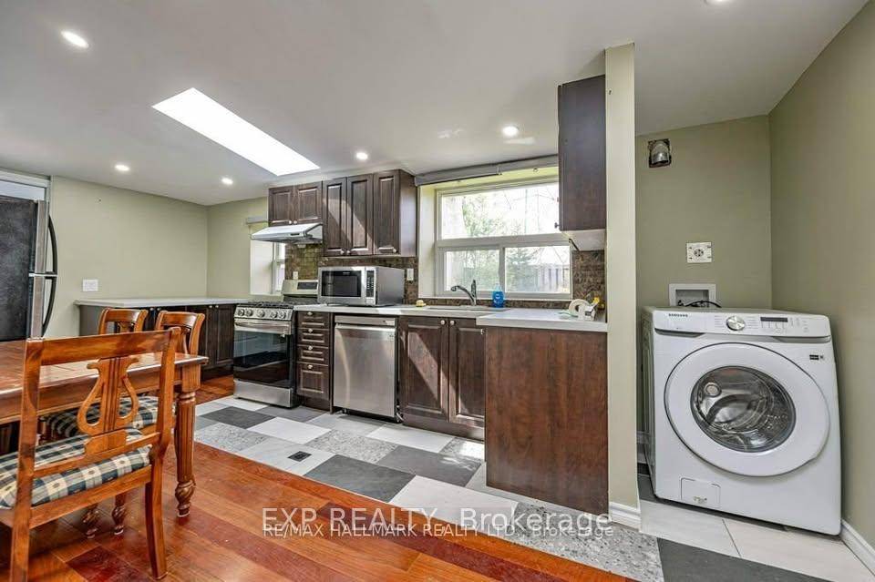 Welcome to this bright and spacious 1 bedroom unit, perfectly designed for comfort, convenience, and privacy.