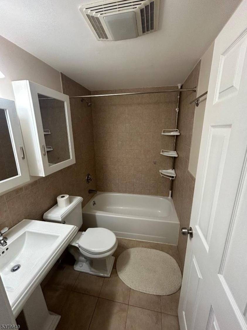 Situated within walking distance to the train and bus is this beautifully appointed one bed room one full bath unit.