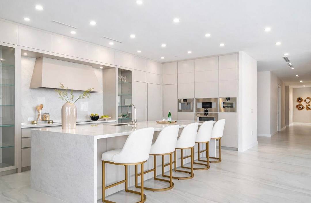 SALES GALLERY OPEN MON SUN.