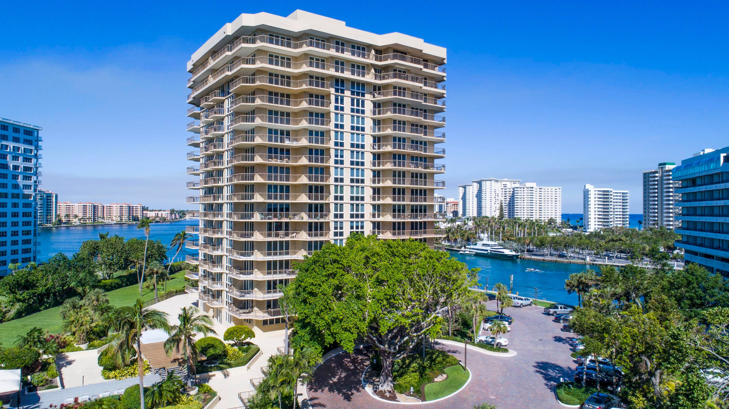 LIGHT, BRIGHT AND AIRY CORNER RESIDENCE ON LAKE BOCA RATON WITH GORGEOUS VIEWS AND CRISP INTERIORS !