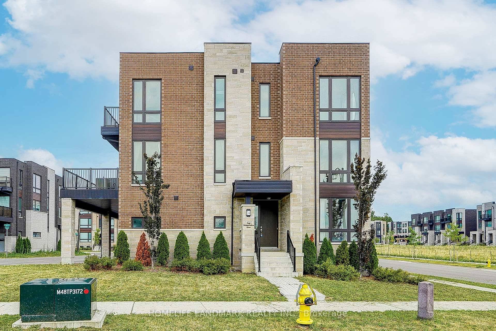Beautiful Modern Townhouse w Double Garages 5 Years New Spacious amp ; Open Layout Boasting Approx 2500 SF of Living Spaces Bright Sunny Southern Exposure w Lots of Natural Lights ...