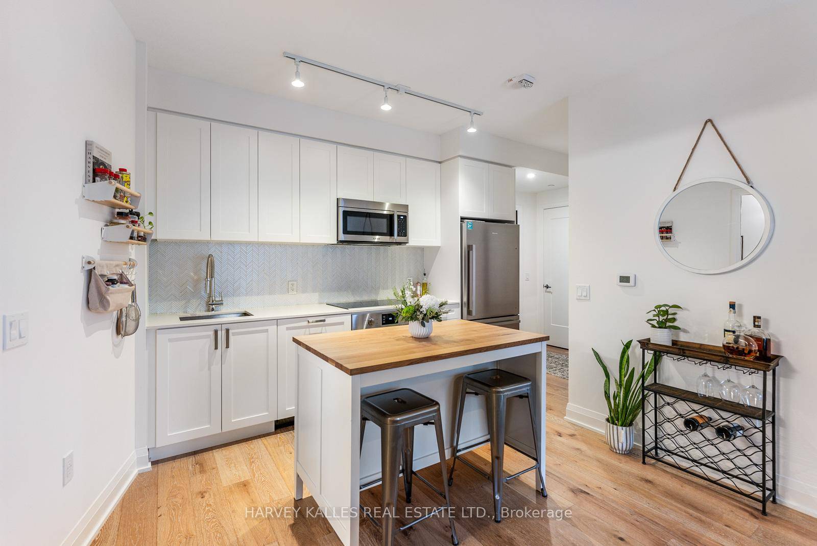 Welcome to 293 The Kingsway Unit 521, an exceptional new Two Bedroom, Two Bathroom Condo featuring a spacious split bedroom floor plan in one of Etobicoke's most sought after developments.