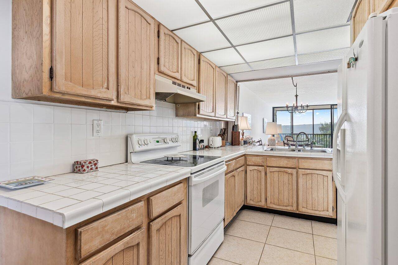 This spectacular unit with East West orientation has completely unobstructed views.