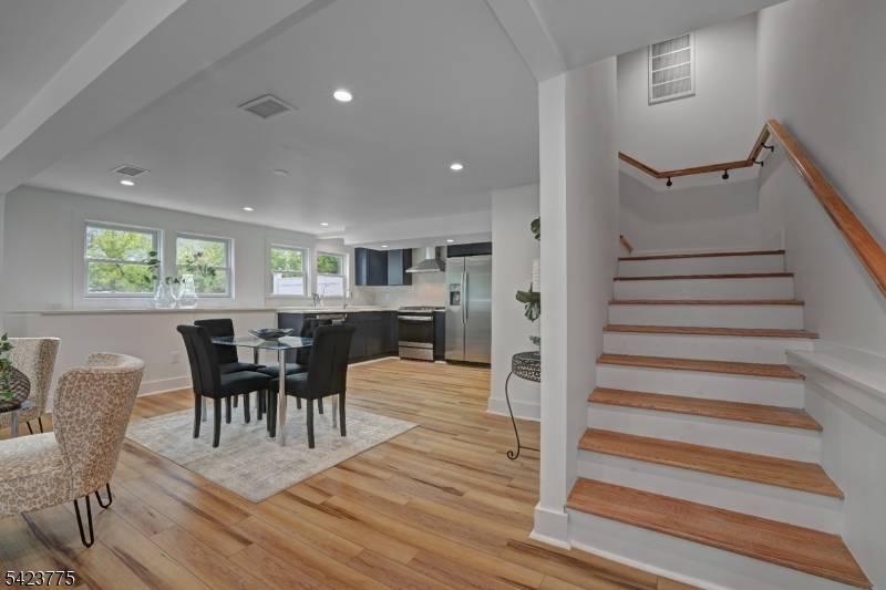 ATTENTION INVESTORS TENANT IN PLACE BEING SOLD AS A RENTAL PROPERTY !