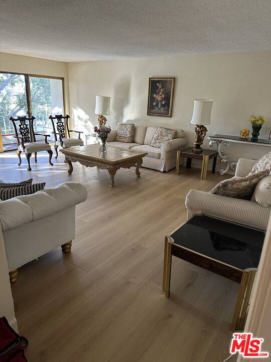 910 S Holt Ave 2BR Beverlywood La