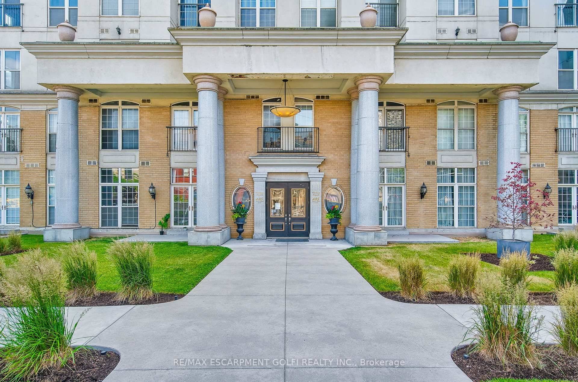 Welcome to affordable living at its best in the sought after Chateau Royale !