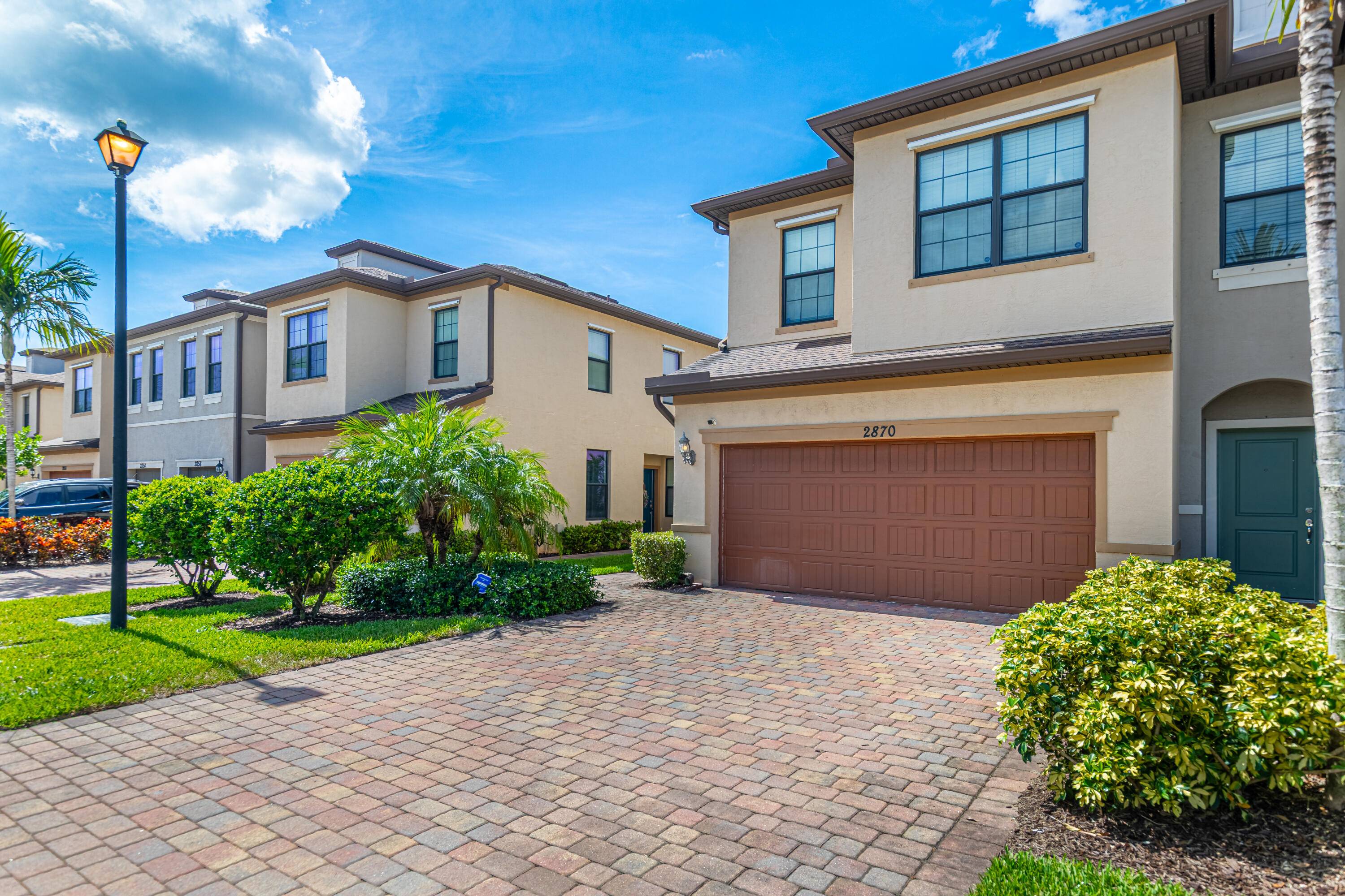 Modern 3BD 2. 5BA townhome in the desirable Preston Square community of West Palm Beach.