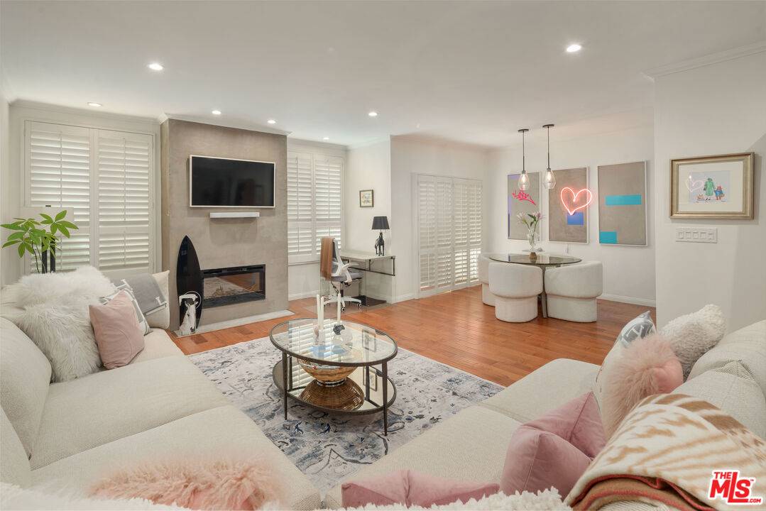 1221  N Kings Rd 2BR Sunset Strip La