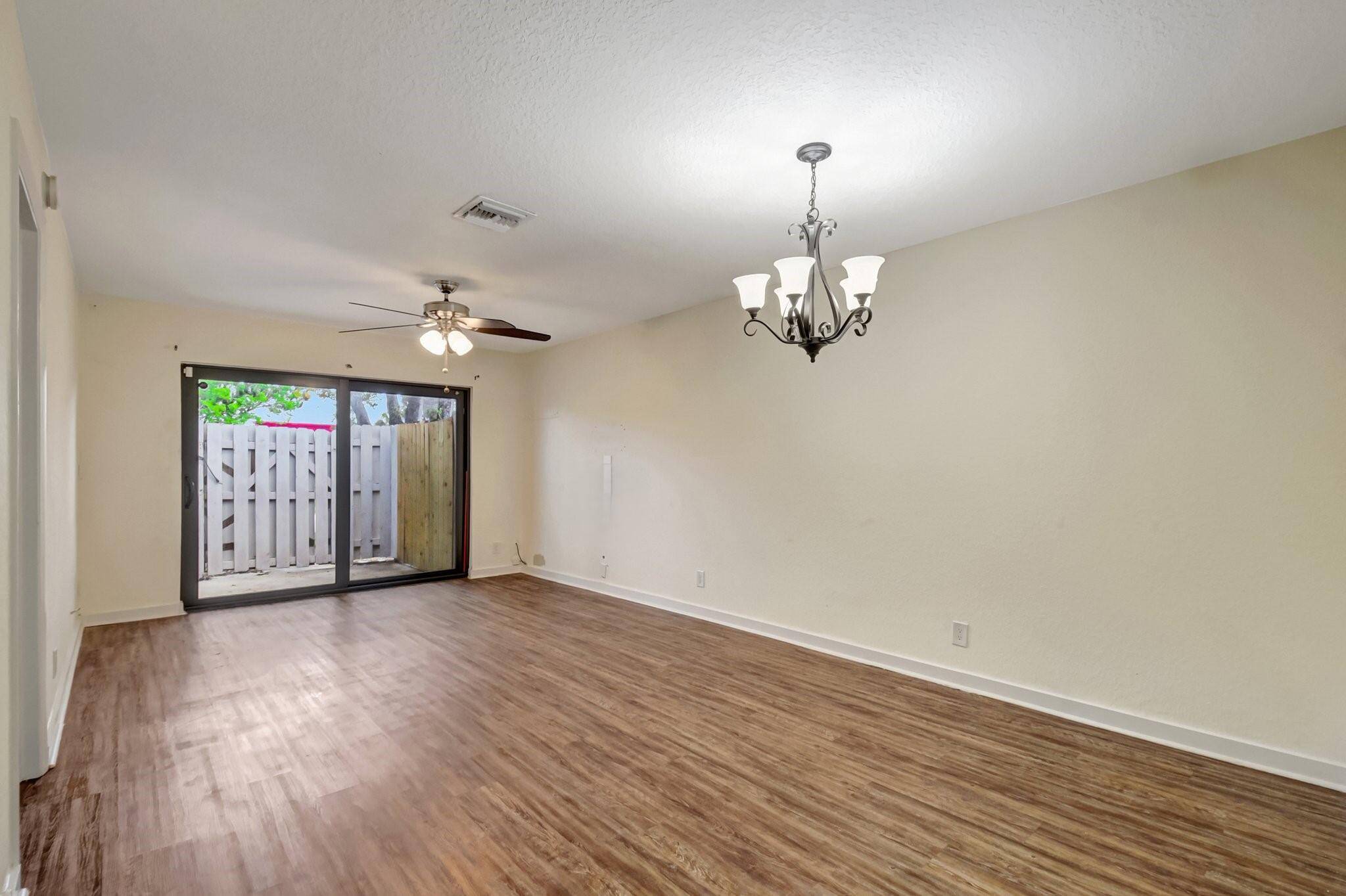 BEAUTIFULLY UPDATED WELL MAINTAINED VILLA.