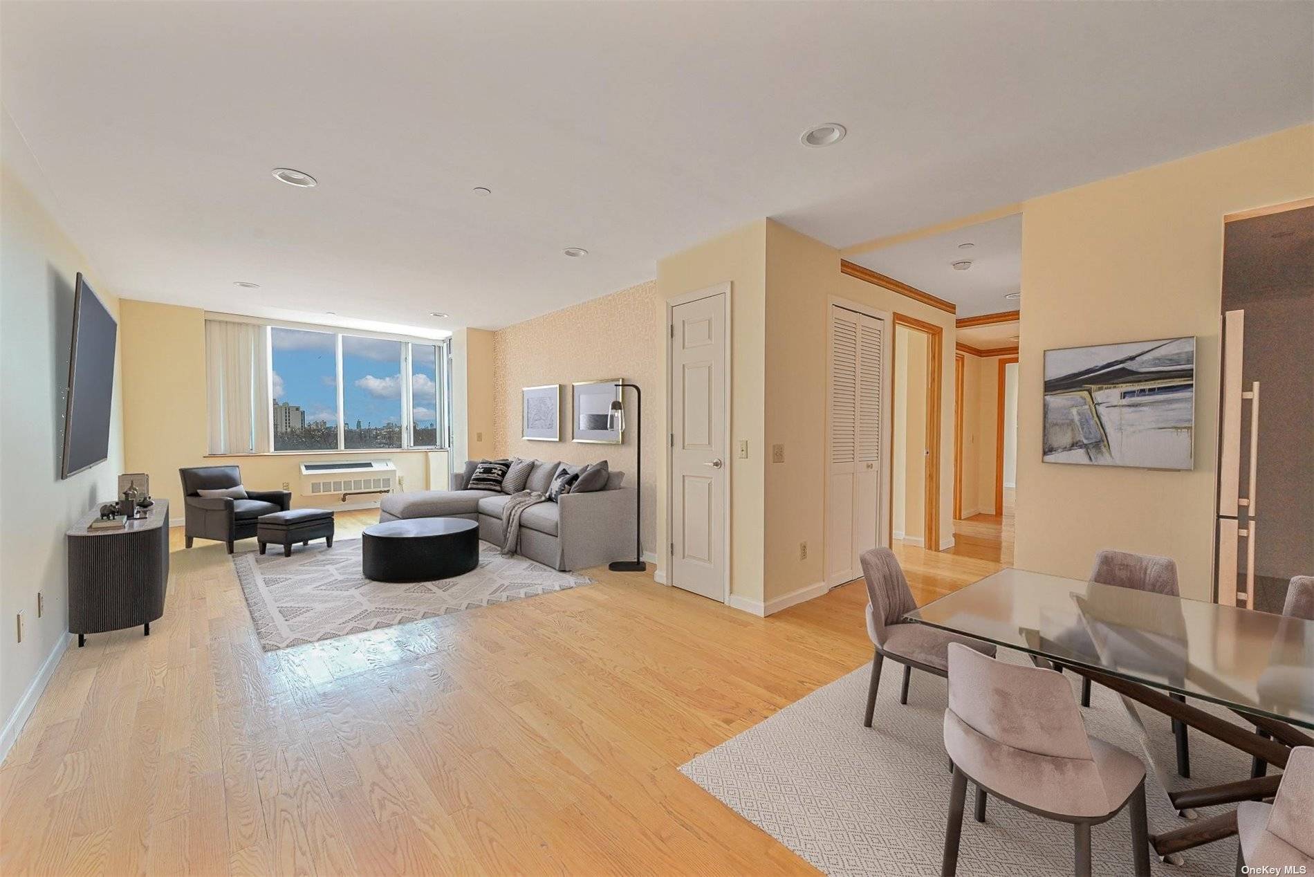 Luxury Convenient Lifestyle, welcome to The Woodside Plaza.