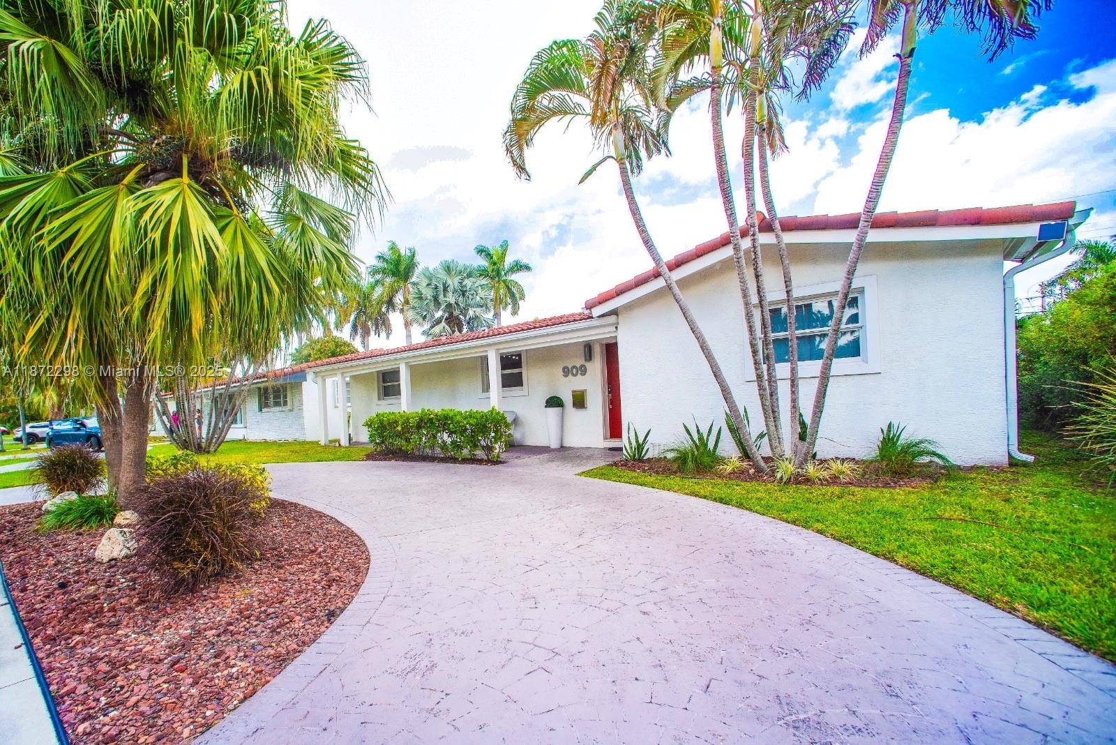 Luxury amp ; income property Steps to the beach in Hollywood Lakes !