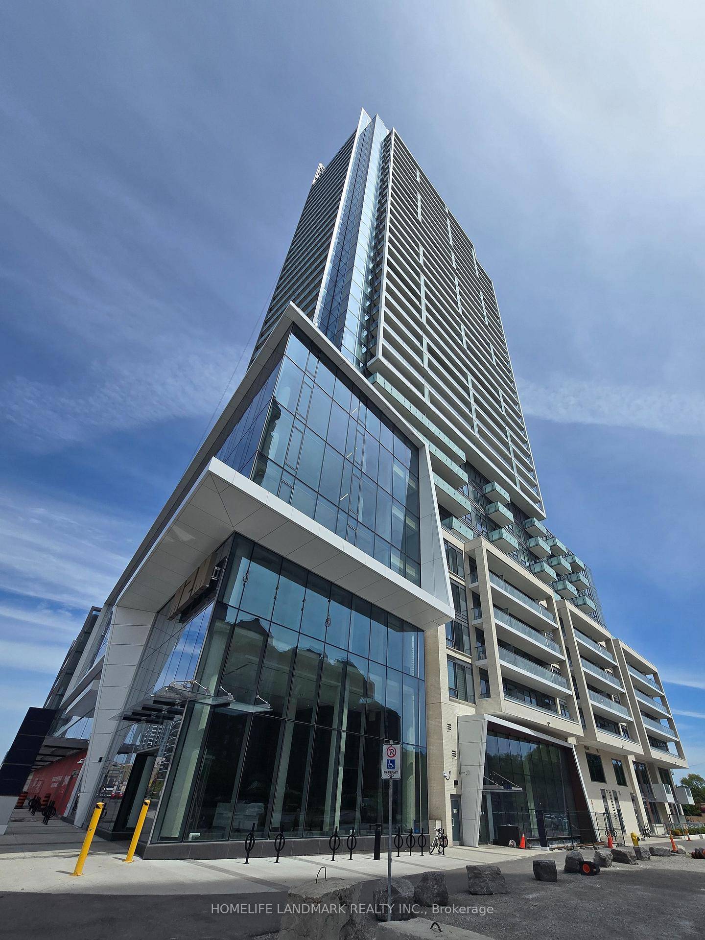 Luxurious M2M Condo at Prime Location Heart of North York Yonge amp ; Finch ; Brand New Functional 1 Bedroom 1 Den with 2 Full Washrooms, 1 Parking 1 Locker ...