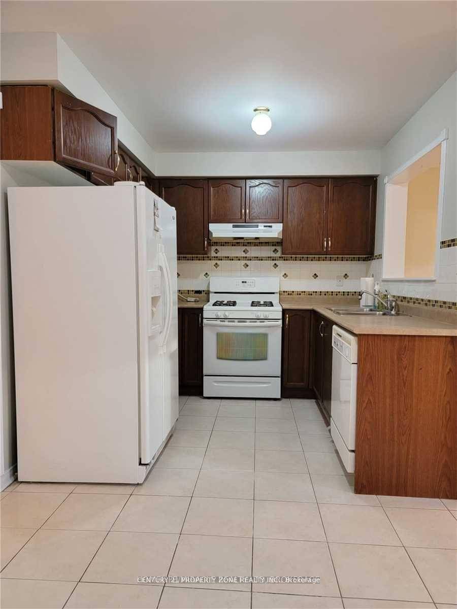 Upper Level Only Gorgeous 3 Bedroom amp ; 3 Washroom Semi Detached In High Demand Area OfCredit Valley.