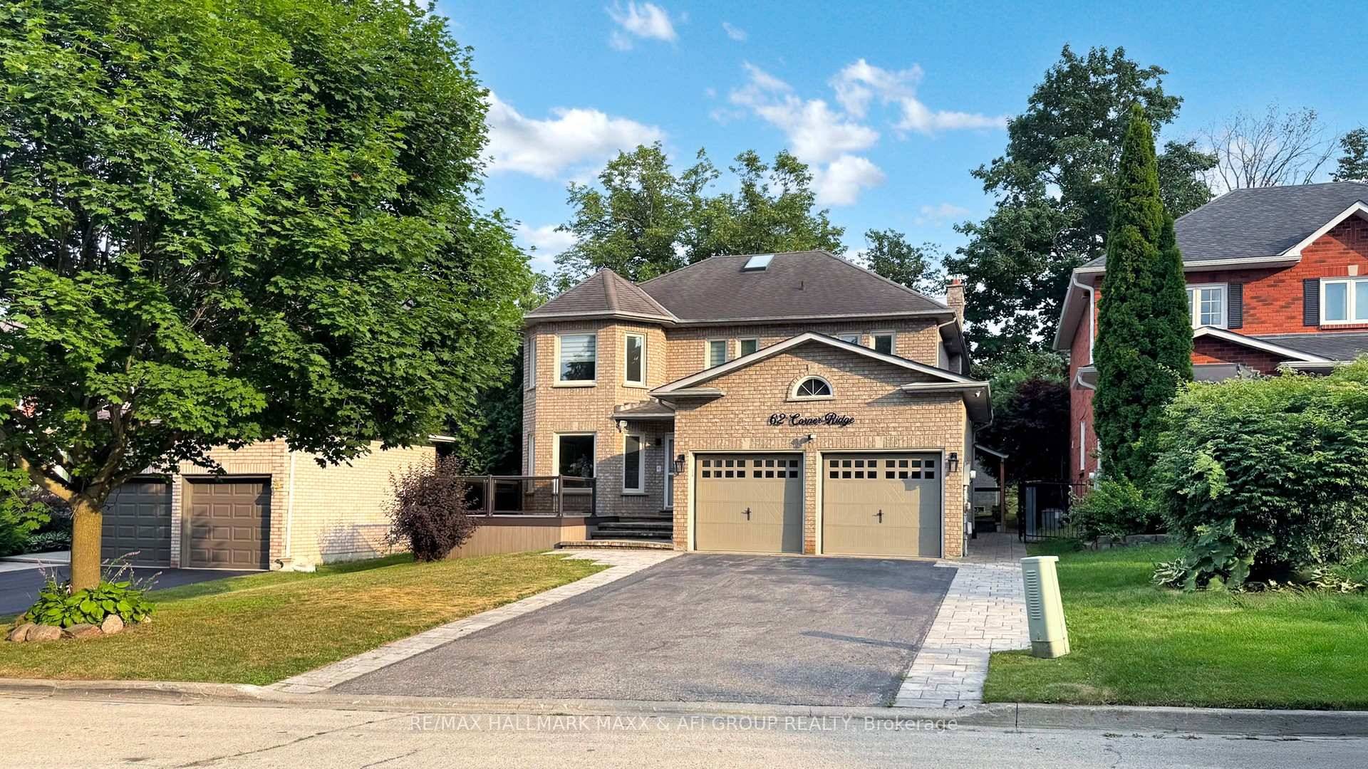 A True Showstopper Charming Family Home in Sought After Aurora Highlands !