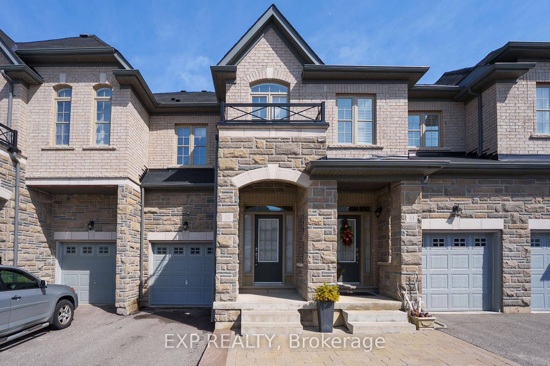 Luxury Executive Townhome In The Village Of Sharon.