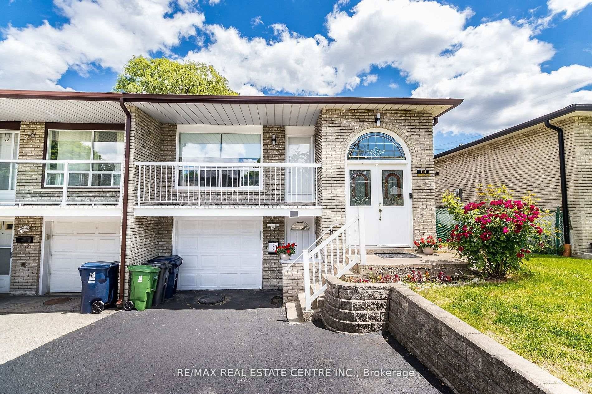 Welcome to Urban Oasis in North York A meticulously RENOVATED home that seamlessly blends modern elegance with comfort Thoughtful Renovation No detail was spared in transforming this house into a ...