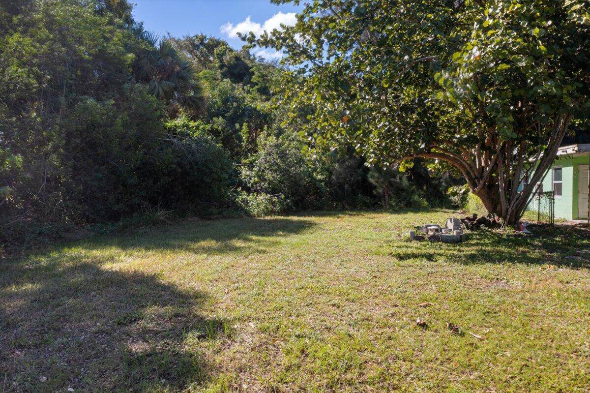 Nestled in the heart of charming Fort Pierce, this cleared vacant lot offers a prime opportunity to build your dream home in a thriving and vibrant community.
