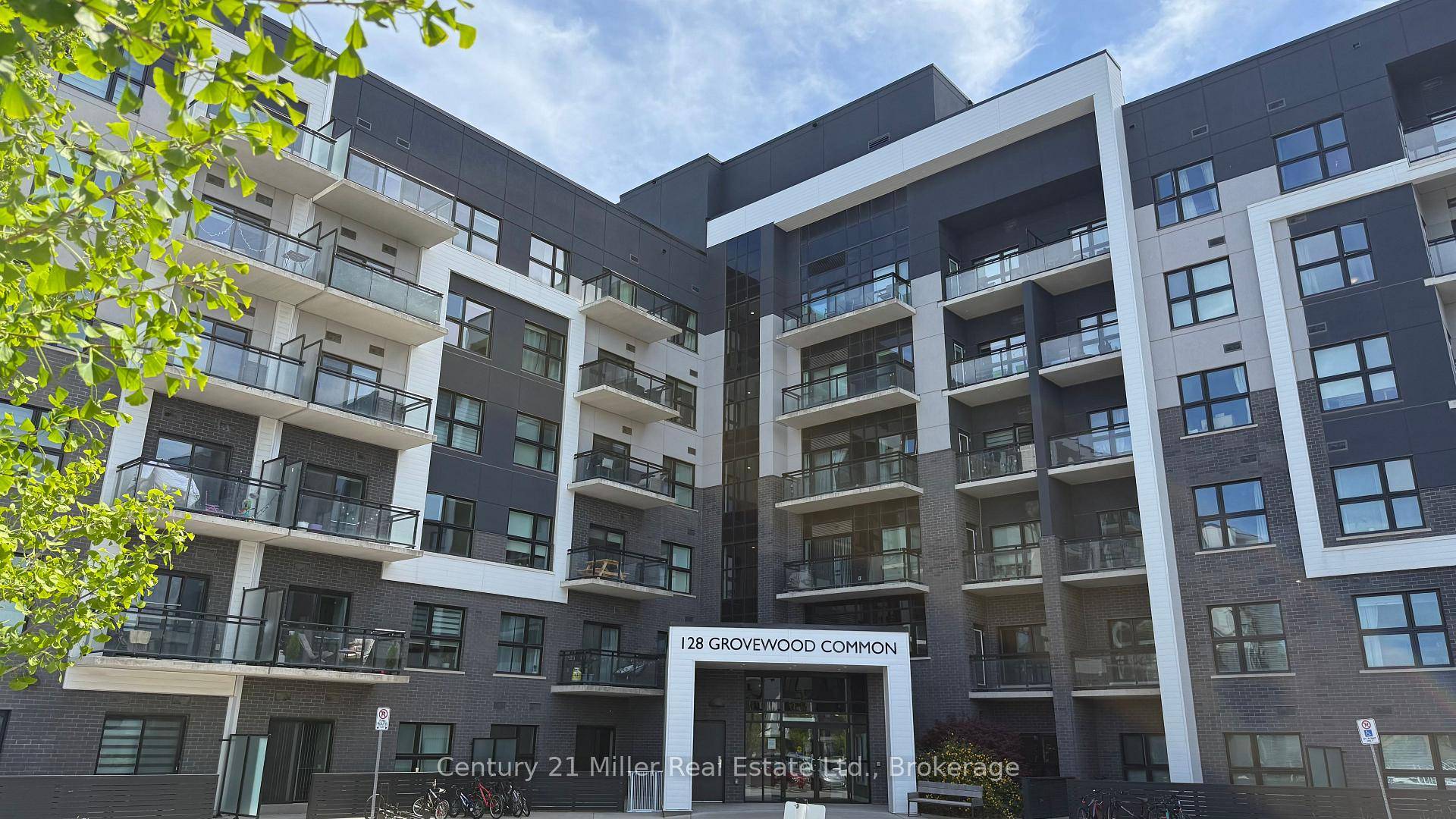 Stunning 1 Bed Large Den, 1 Bathroom suite, available for lease as of August 1st !