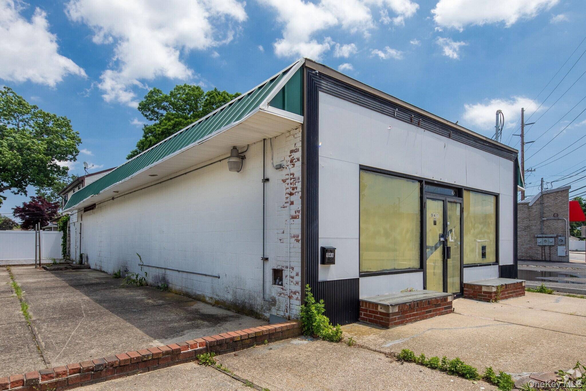 Prime freestanding commercial space for lease in West Babylon.