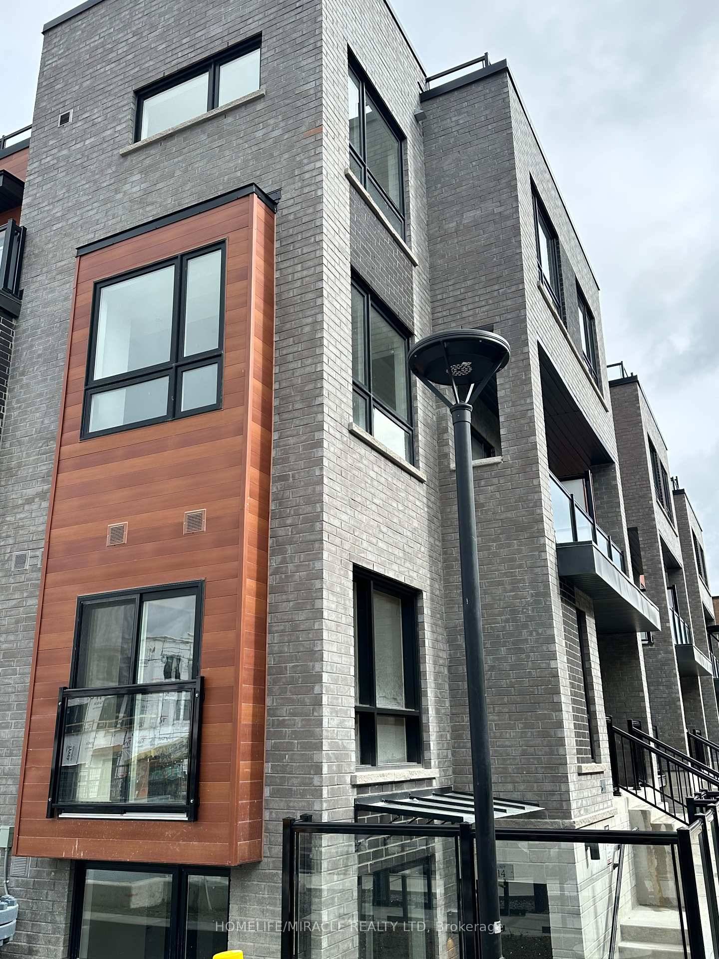Discover modern living in this brand new 1 bedroom, 1 bathroom condo townhome in the heart of Newmarket, available for lease !
