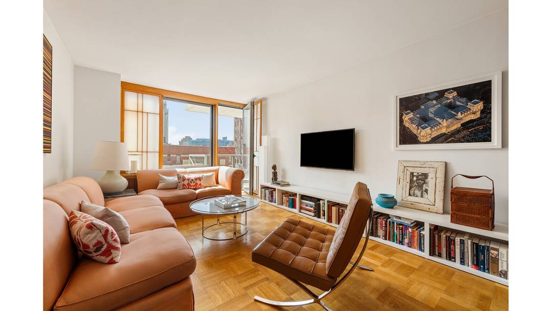 Introducing a Sun Filled Chelsea Residence with Private Outdoor Space and Refined Modern Comfort Perfectly positioned in the heart of Chelsea, this thoughtfully designed one bedroom residence offers a seamless ...