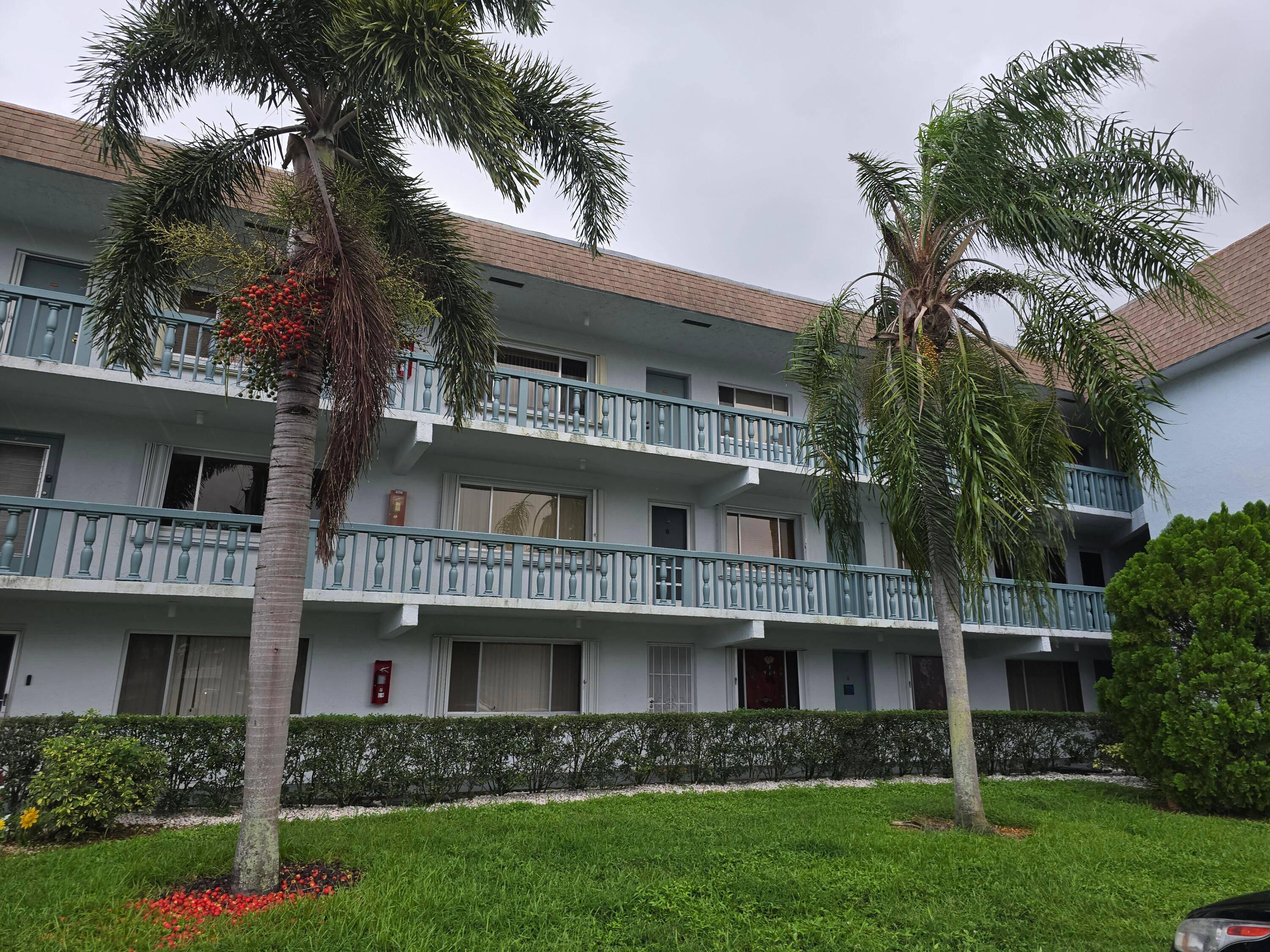 Lovely condo open and bright, with neutral tile throughout the main living areas, nice screened balcony with views of the pool and garden area.