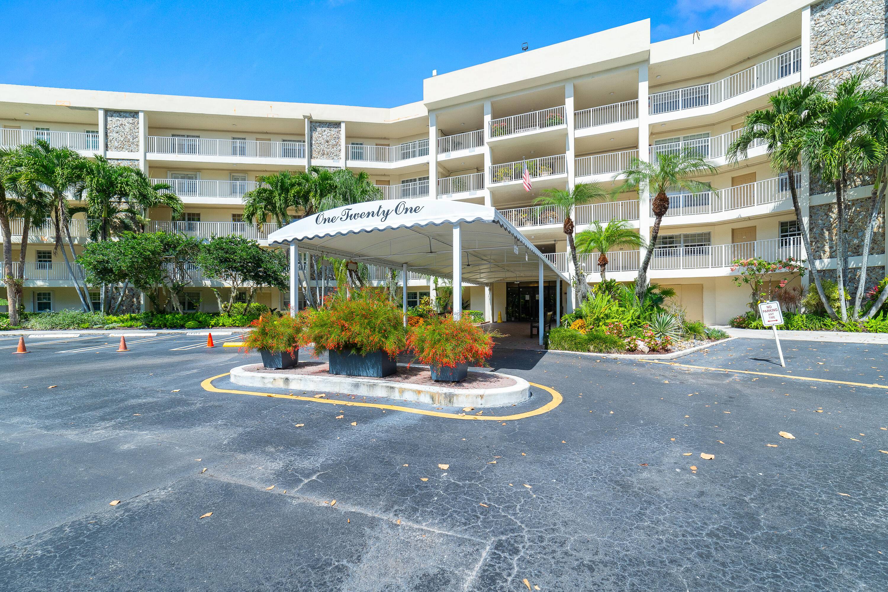 Welcome to this beautifully maintained 3 bedroom, 2.