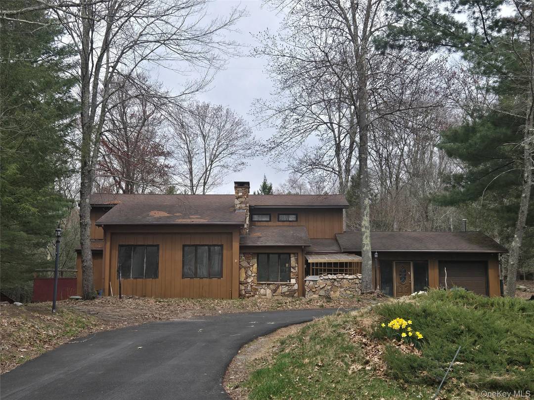 Welcome to 13 Skunk Hollow Drive in South Fallsburg, NY a beautiful property offering the perfect blend of modern updates and timeless elegance.