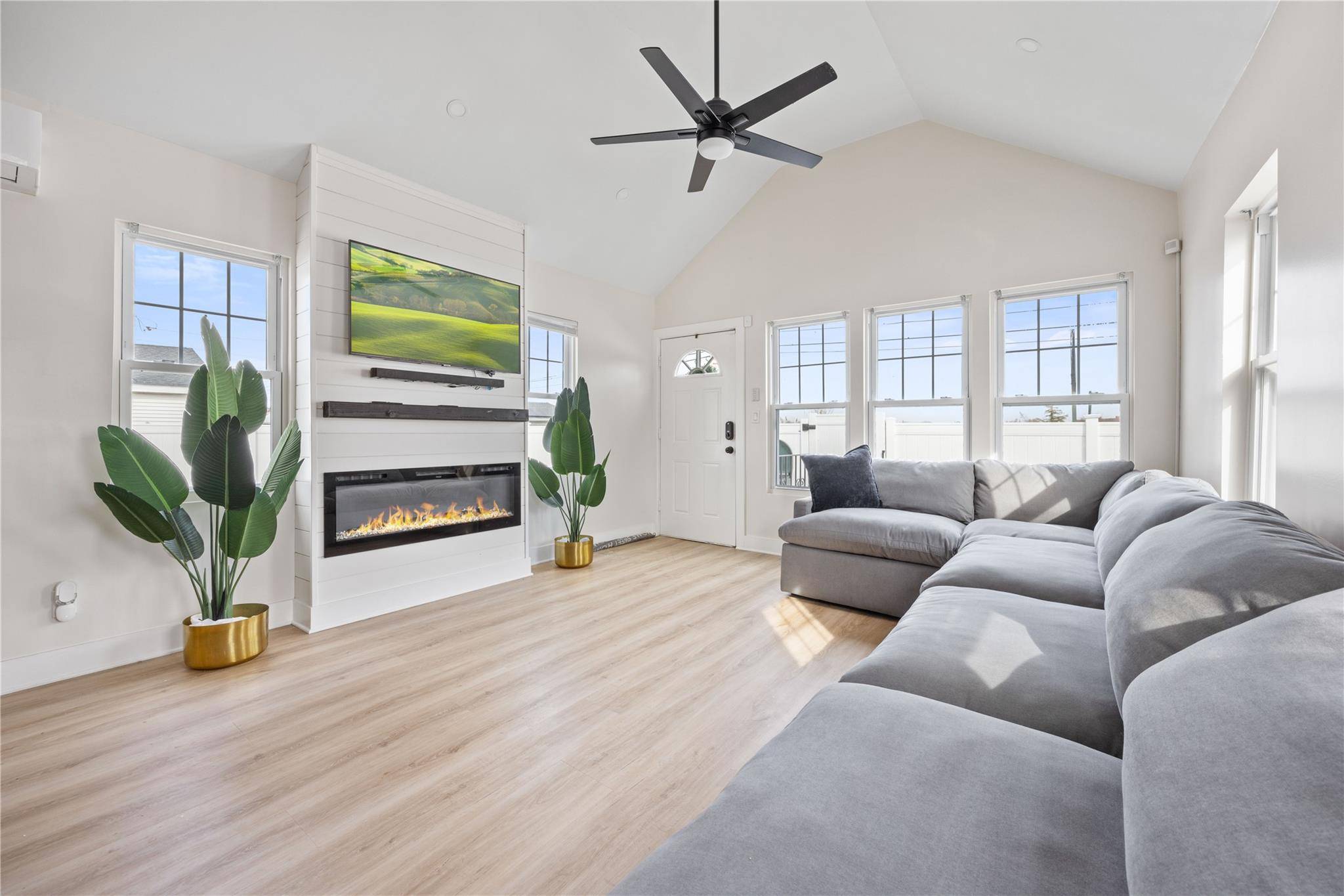 Welcome to 515 Beach 43rd Street !