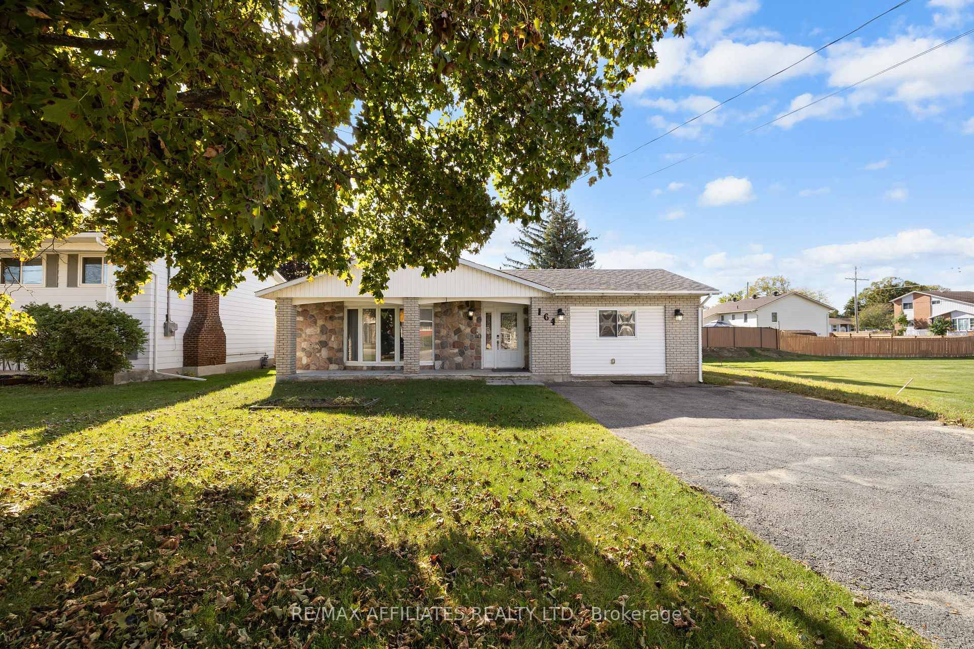 Welcome home in the heart of Carleton Place !