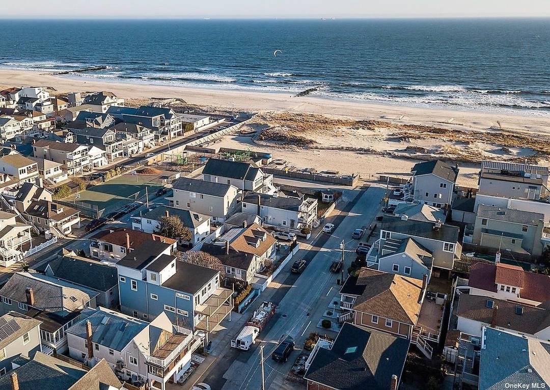 WELCOME TO THIS GORGEOUS WHOLE HOUSE RENTAL FOR AN EPIC After the Summer VACATION in OUR QUIET MONTH OF September and or October !