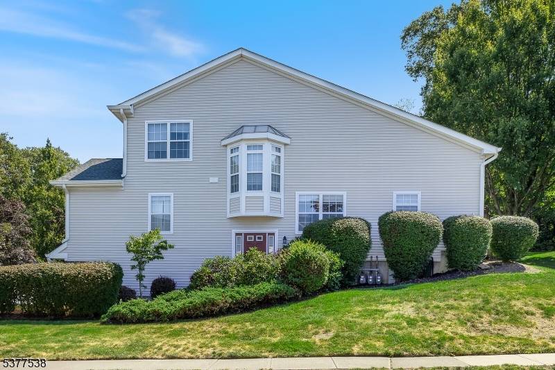 EXTREMELY RARE with spectacular sunset views !