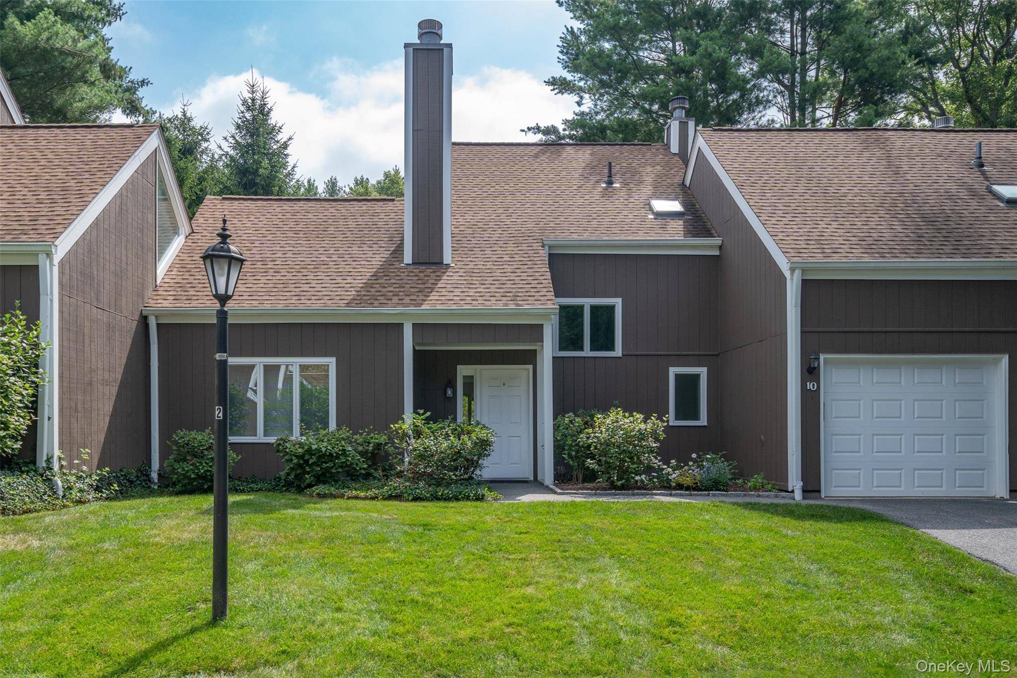 Move right in to this 2 bedroom loft, 2.