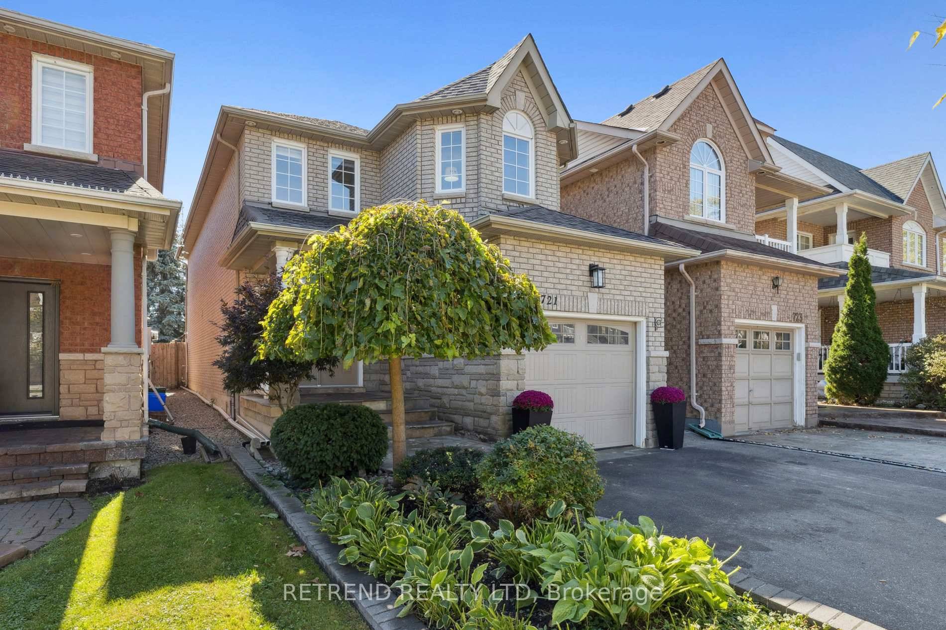 This beautiful Pickering home offers over 2, 500 sq.