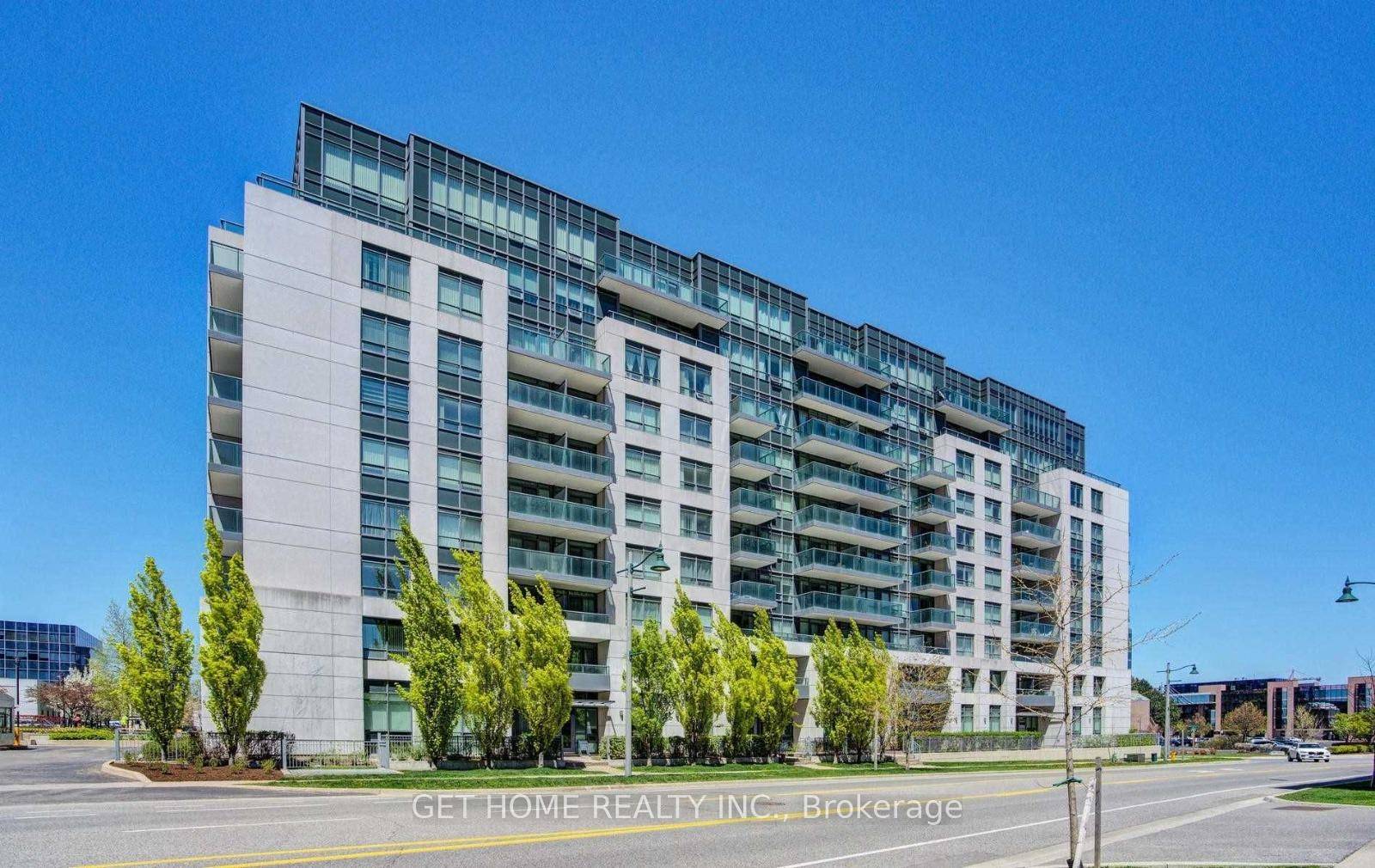 Beautifully Maintained 2 Den Unit in a Prime Markham Location !