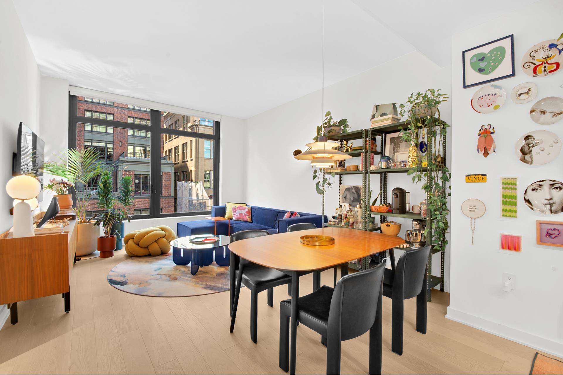 Residence S11C offers a serene and luxurious living experience in the heart of Hudson Square, a prime neighborhood where Soho, West Village, and Tribeca converge.