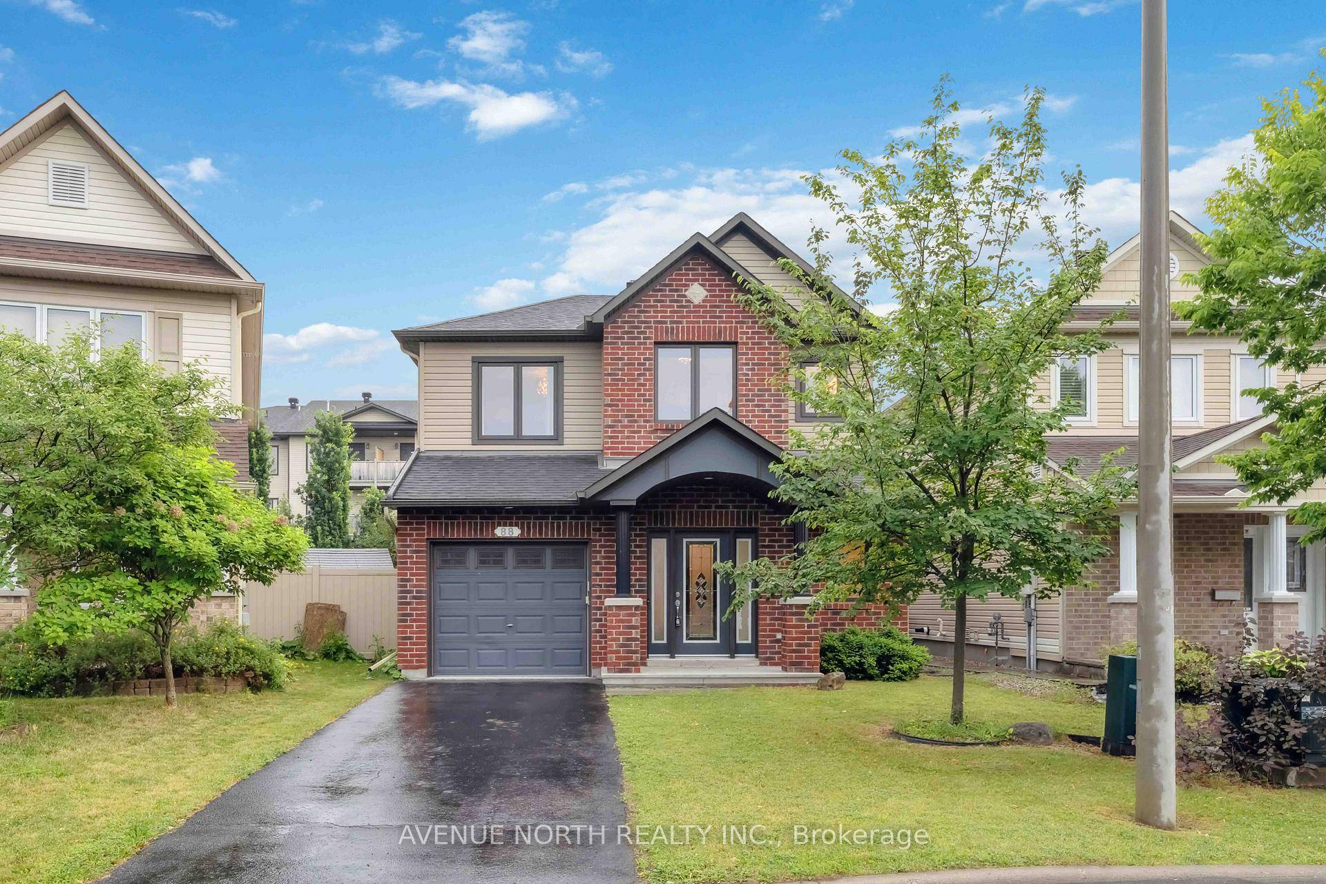 Welcome to 88 Cormack Circle in Barrhaven, close to schools, shopping, transit and more !