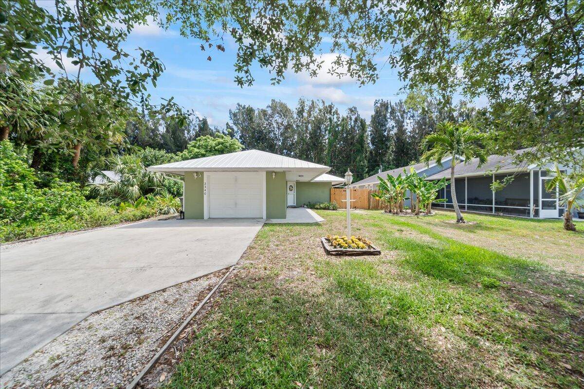Come check out this great home in a quiet Non HOA community, close to I 95, shopping and restaurants.