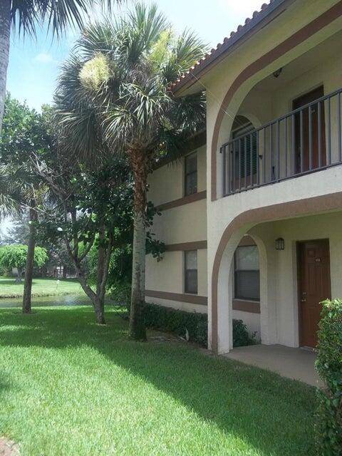 Come see this rare end unit, first floor condo, with peaceful water garden views in the quaint community of Southlake I in Dos Lagos.