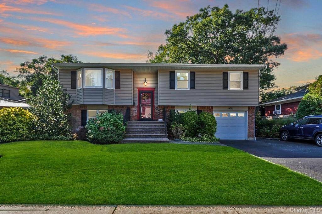 Spacious 5 Bedroom High Ranch in Prime Massapequa !