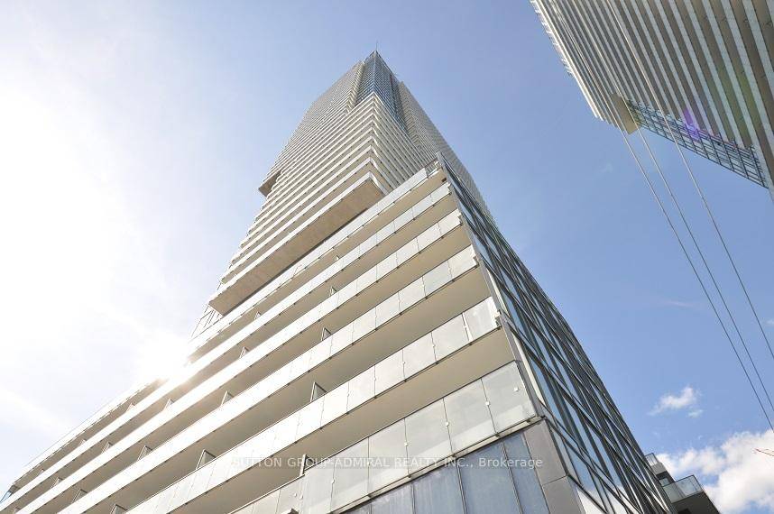 uxury Living in the Heart of Yonge amp ; Eglinton !